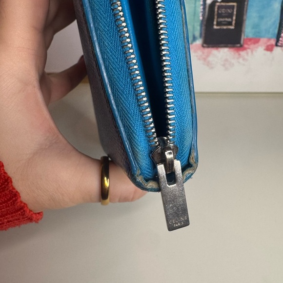 GUC Authentic Celine Zippy Wallet - Picture 9 of 9